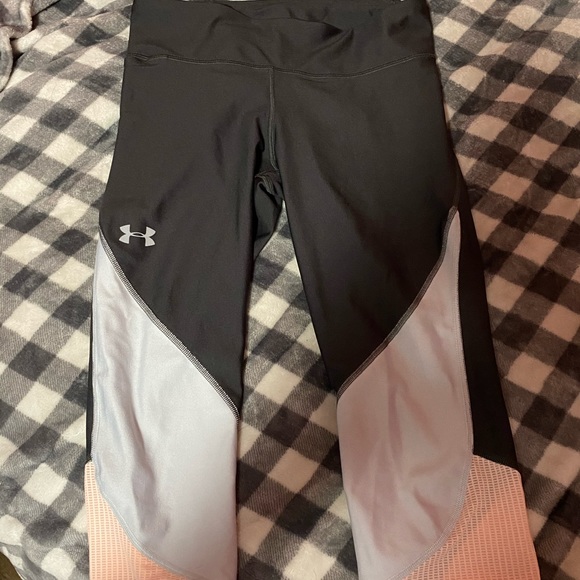 Under Armour Pants - UA cropped multi color leggings